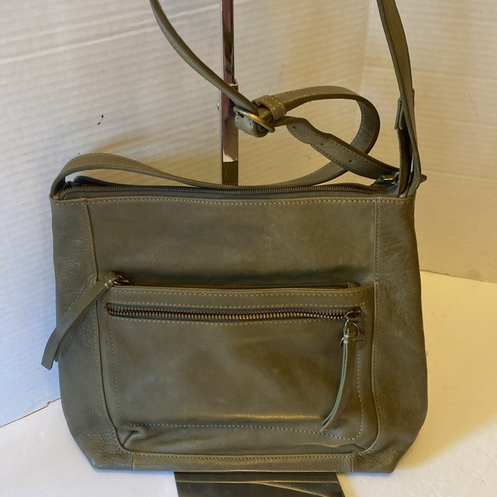 VGUC. Vintage style, Lucky brand olive green, genuine, leather Crossbody…